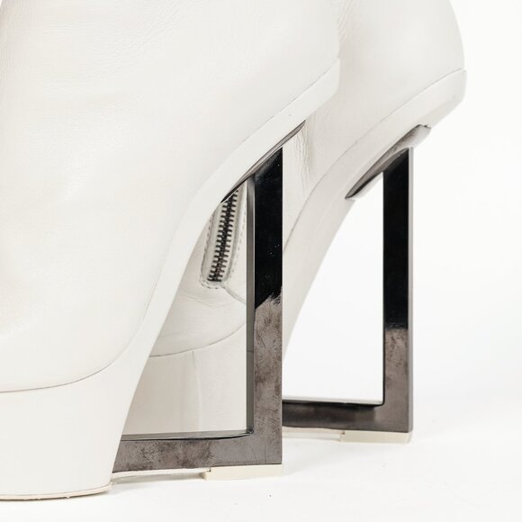 Gareth Pugh SS/14 Runway White Leather Angular-Heel Ankle Boots - Picture 8 of 11